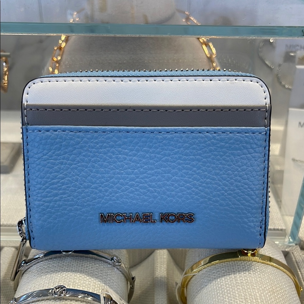 MICHAEL KORS Jet Set Travel Medium Color-Block Zip Around Wallet
LT SKY MLT
NWT